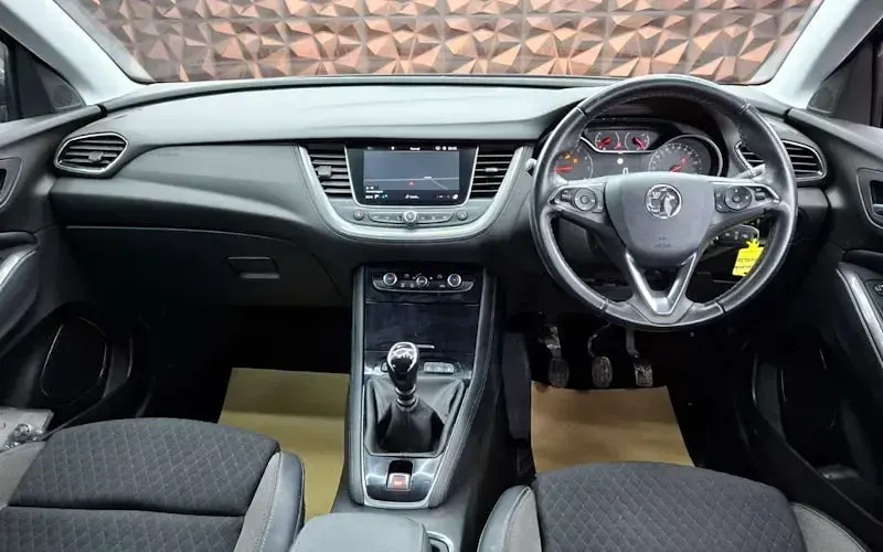 Used Vauxhall Grandland X S 131 HP (96 kW) 2019 Grey SUV