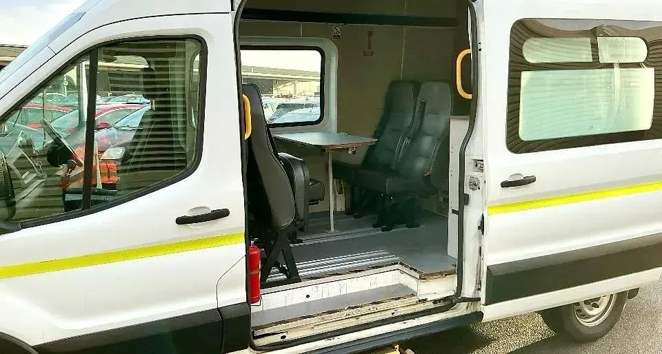 Usado Ford Transit 130 HP (95 kW) 2021 Branco Monovolume