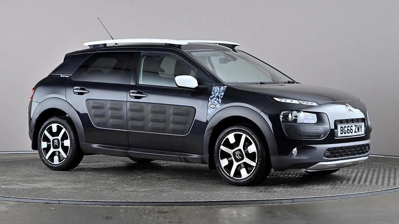 Used Citroën C4 Cactus Rip Curl 100 HP (73 kW) 2016 Black Hatchback