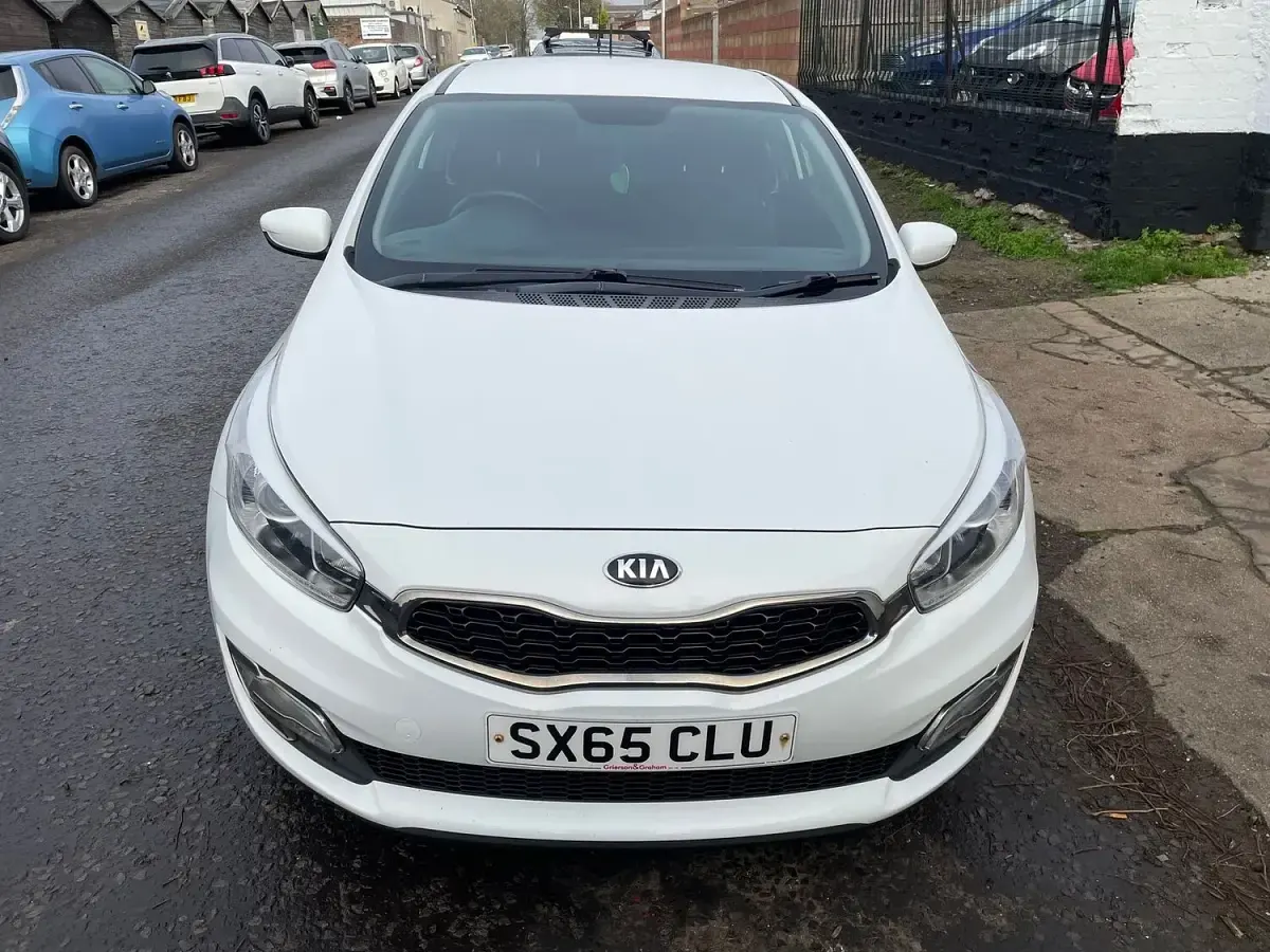 Used Kia ProCeed 138 HP (101 kW) 2015 White Hatchback