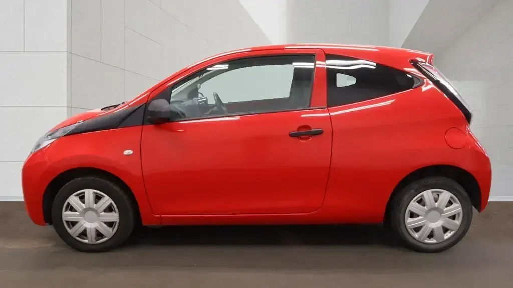 Used Toyota Aygo 2016 Red Hatchback