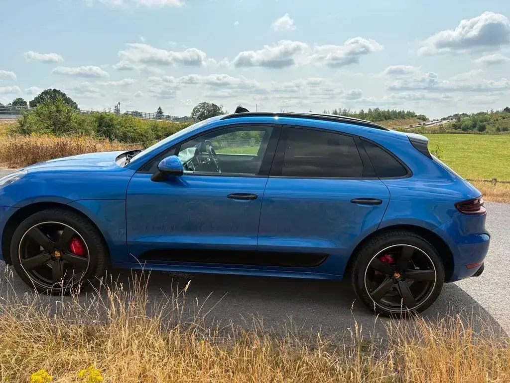 Used Porsche Macan 360 HP (264 kW) 2017 Sapphire blue metallic SUV