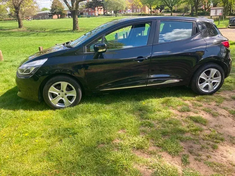 Used Renault Clio Dynamique 75 HP (55 kW) 2015 Black Hatchback