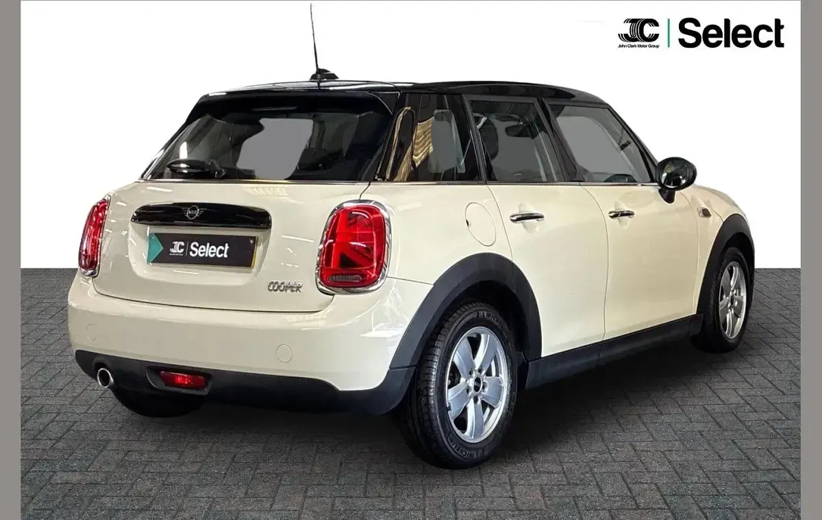 Used Mini Cooper Classic 134 HP (98 kW) 2019 White Hatchback