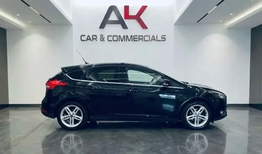 Begagnad Ford Focus Titanium 120 HK (88 kW) 2016 Svart Halvkombi