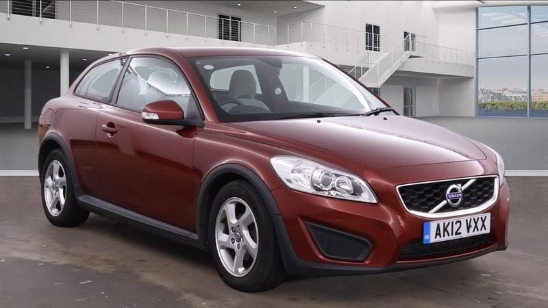 Used Volvo C30 115 HP (84 kW) 2012 Red Hatchback