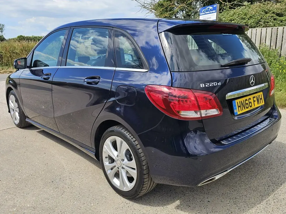 Used Mercedes B220 Executive 177 HP (130 kW) 2016 Blue Hatchback