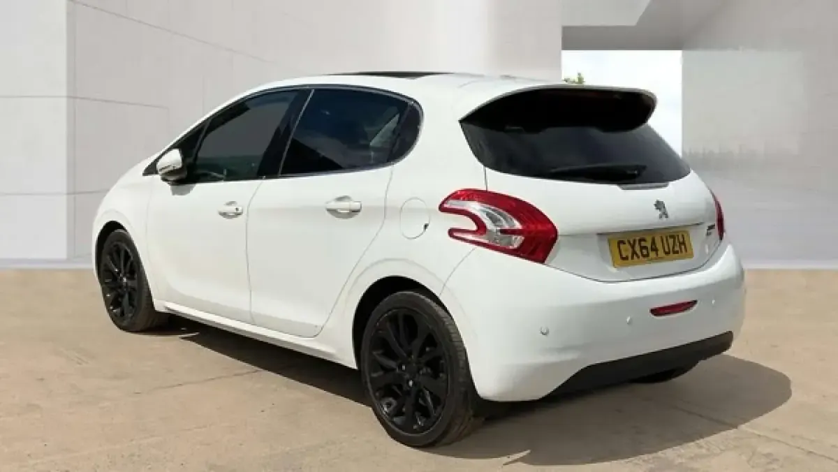 Used Peugeot 208 2014 White Hatchback