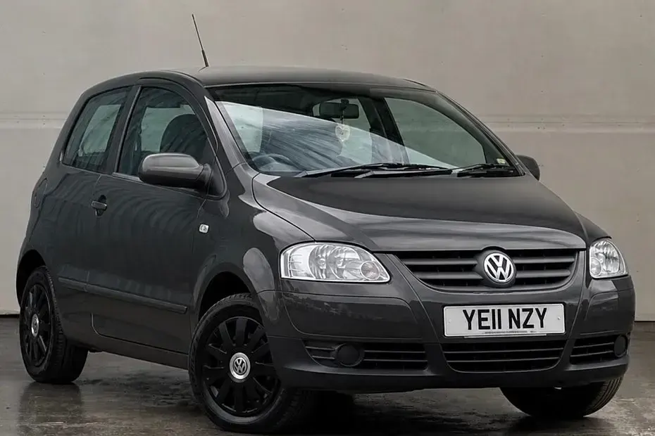 Begagnad VW Fox 60 HK (44 kW) 2011 Grå Halvkombi