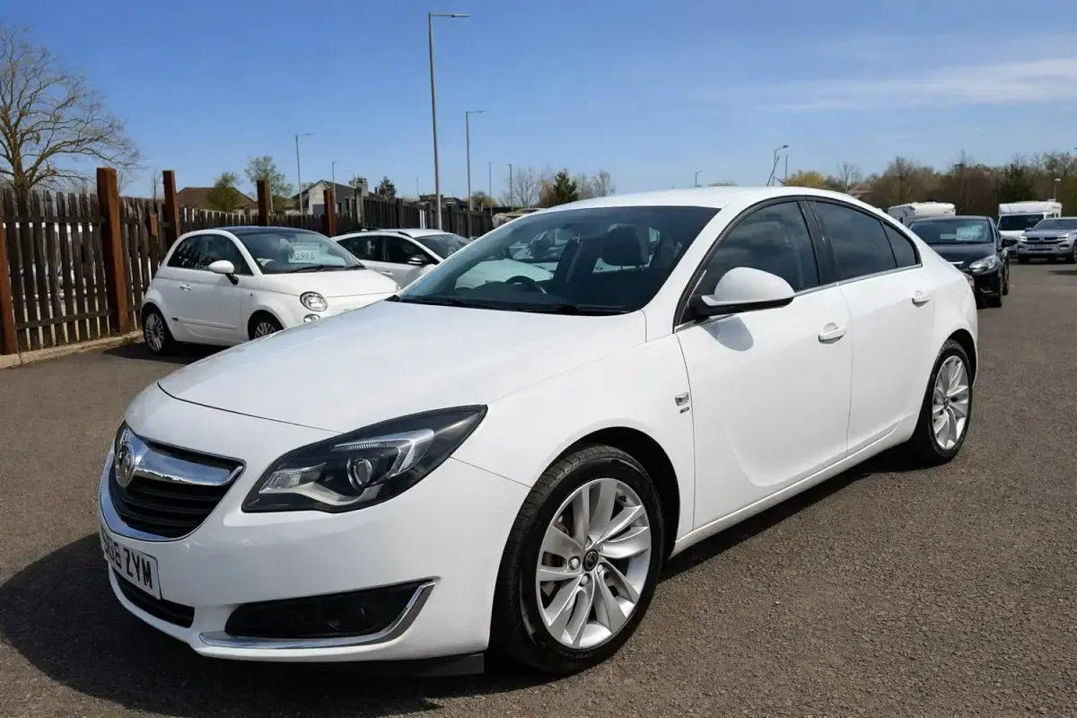 Second-hand Vauxhall Insignia SRi 136 CP (100 kW) 2015 Alb Hatchback