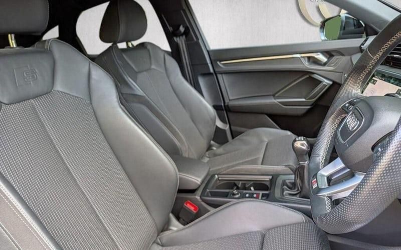 Begagnad Audi Q3 Black Edition 150 HK (110 kW) 2023 SUV