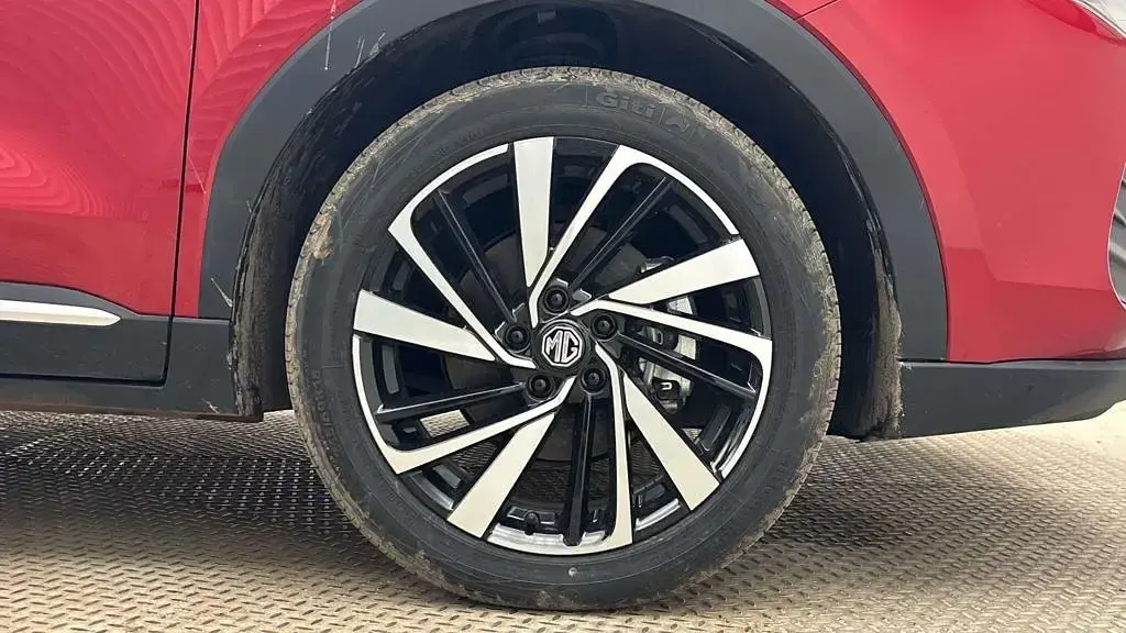Used MG ZS Trophy 193 HP (141 kW) 2025 Red SUV