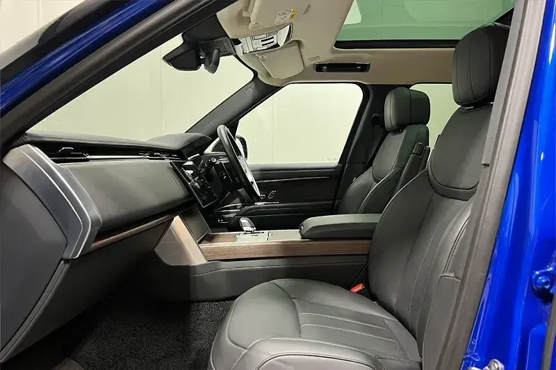 Used Land Rover Range Rover SE 394 HP (289 kW) 2024 Blue SUV