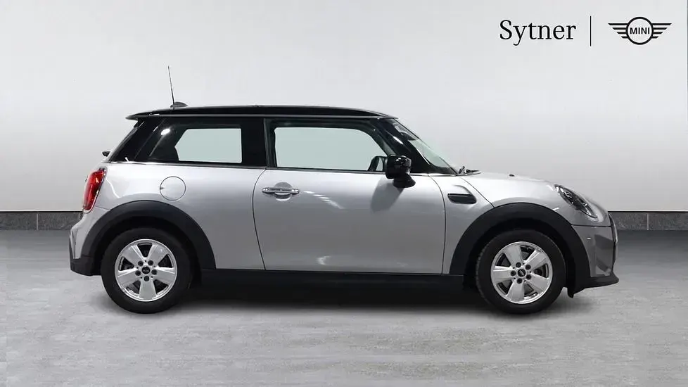 Used Mini Cooper Classic 134 HP (98 kW) 2024 Silver Hatchback