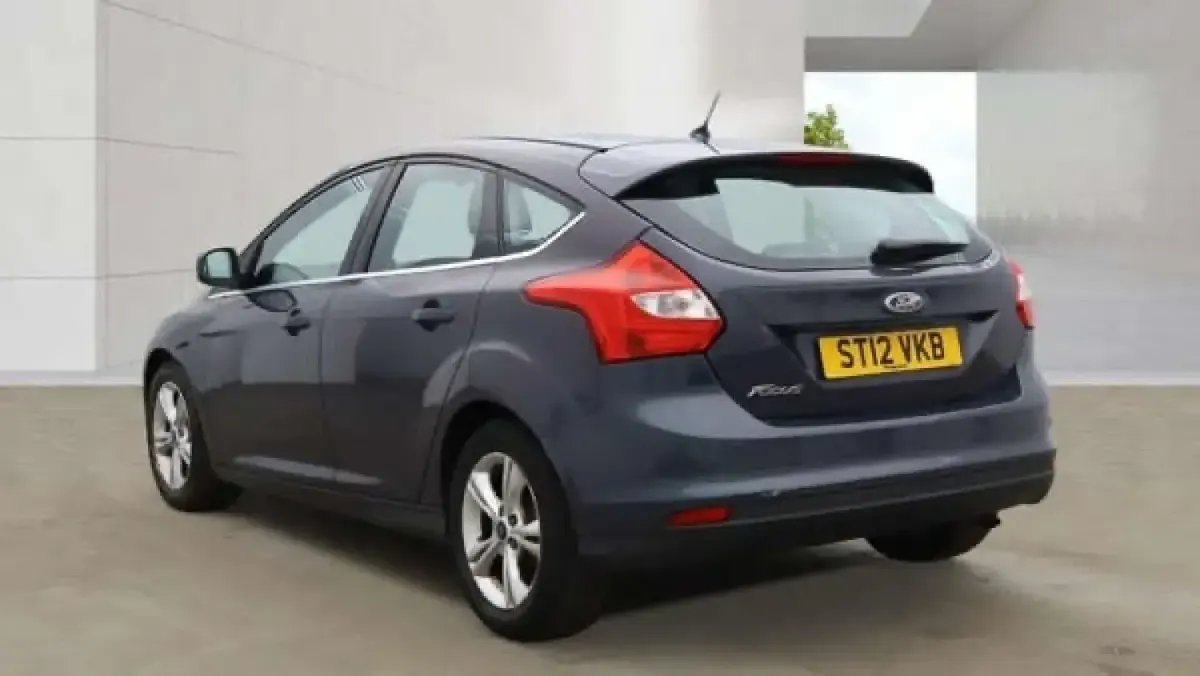 Used Ford Focus Zetec 125 HP (91 kW) 2012 Grey Hatchback