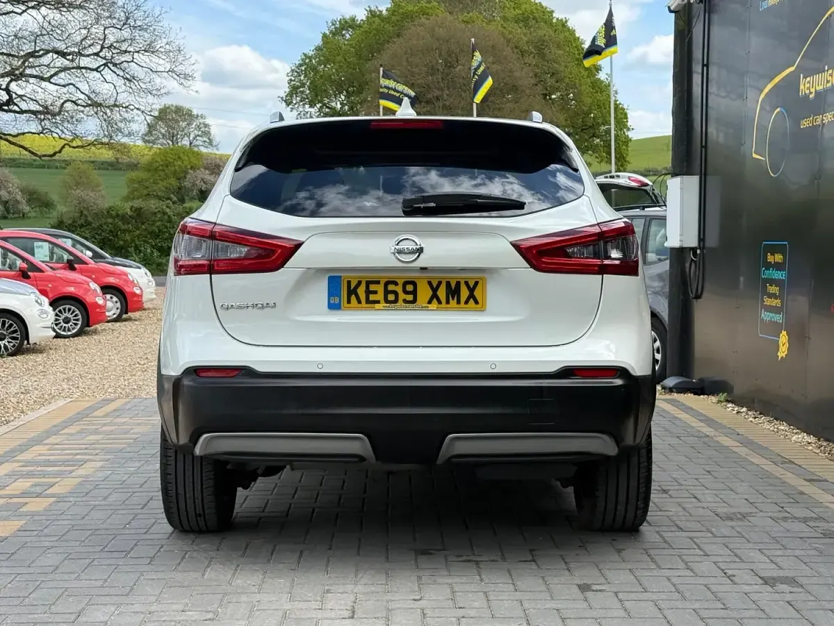Used Nissan Qashqai N-Connecta 2020 White SUV