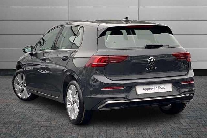 Second-hand VW Golf VIII 150 CP (110 kW) 2026