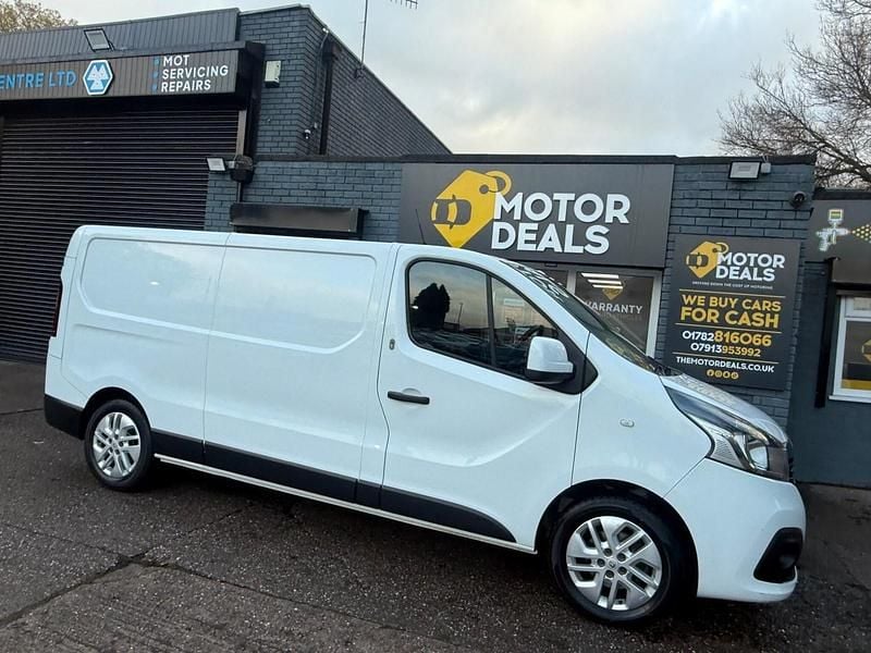 White Used 2019 Renault Trafic MPV | £10,495 (Good price) - Image 1/4