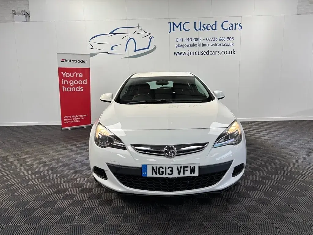 Usado Vauxhall Astra GTC Sport 140 HP (102 kW) 2013 Branco Citadino