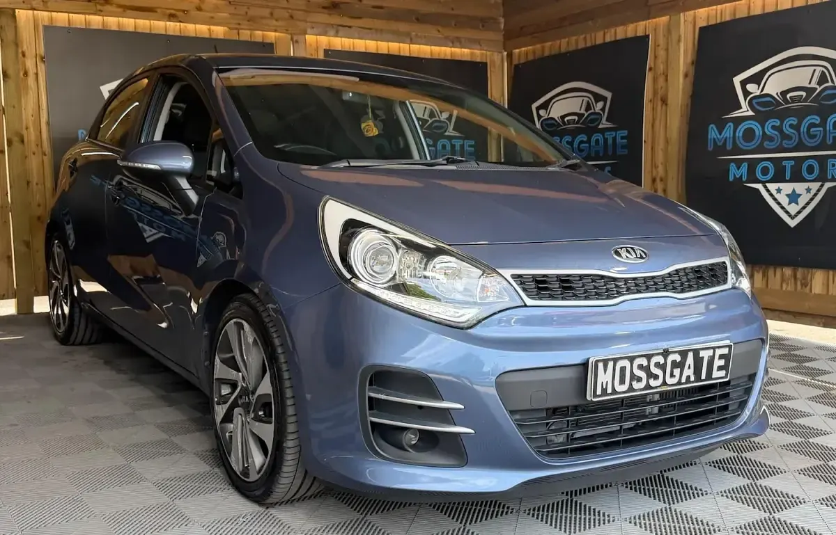 Used Kia Rio 90 HP (66 kW) 2015 Blue Hatchback