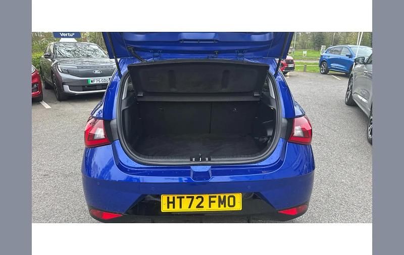 Used Hyundai i20 Premium 99 HP (72 kW) 2023 Blue Hatchback