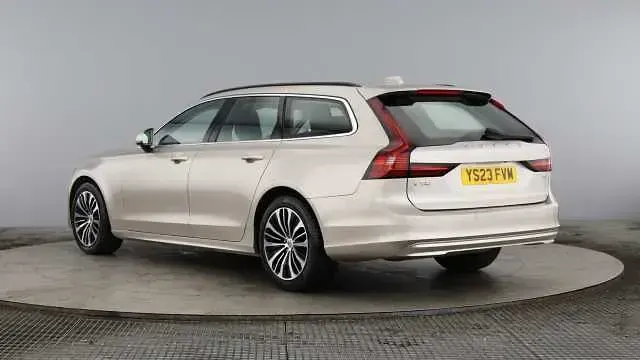 Used Volvo V90 Core 197 HP (144 kW) 2023 Estate