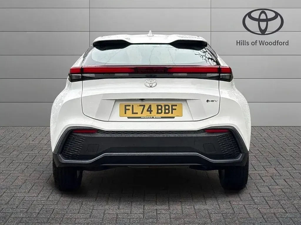 Second-hand Toyota C-HR 140 CP (102 kW) 2024 Alb SUV
