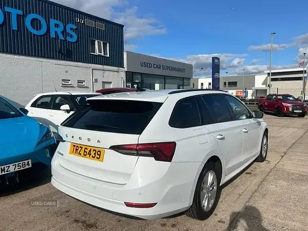 Used Skoda Octavia SE Technology 110 HP (80 kW) 2022 White Estate