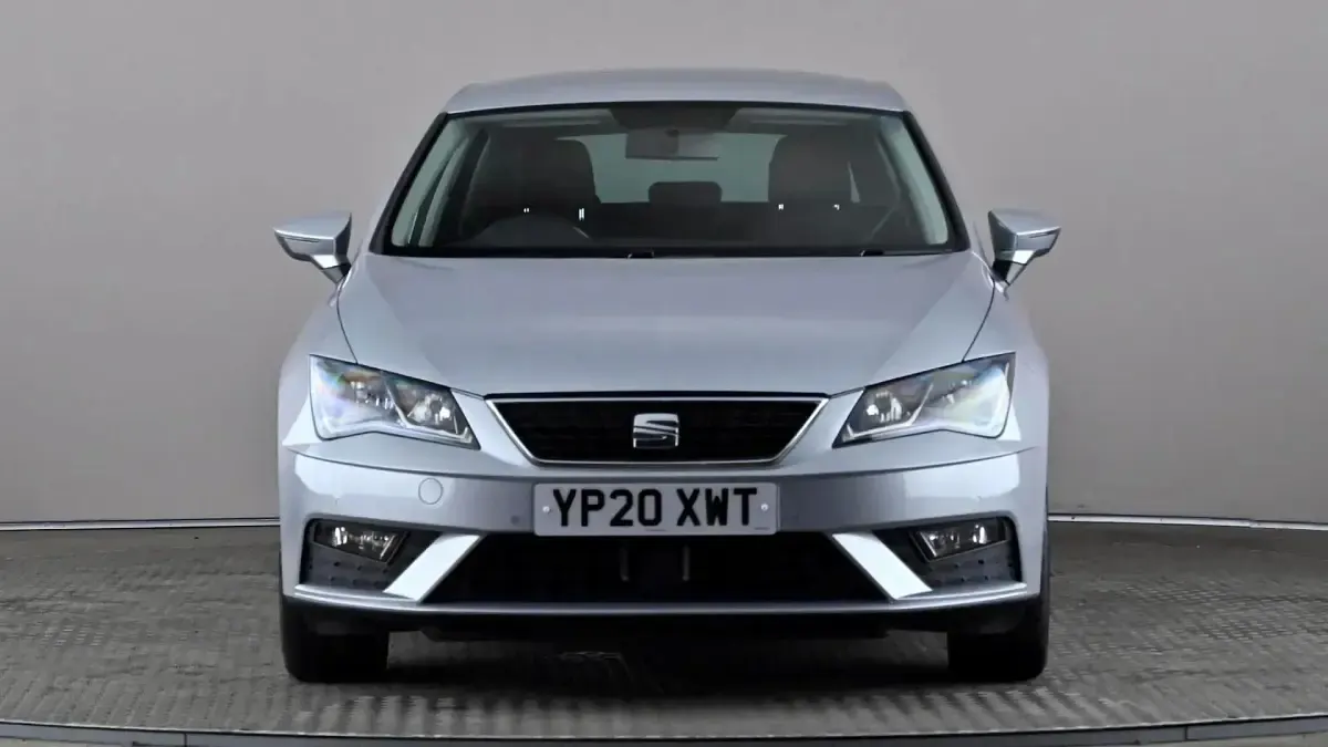 Begagnad Seat Leon SE Dynamic 115 HK (84 kW) 2020 Silver Halvkombi