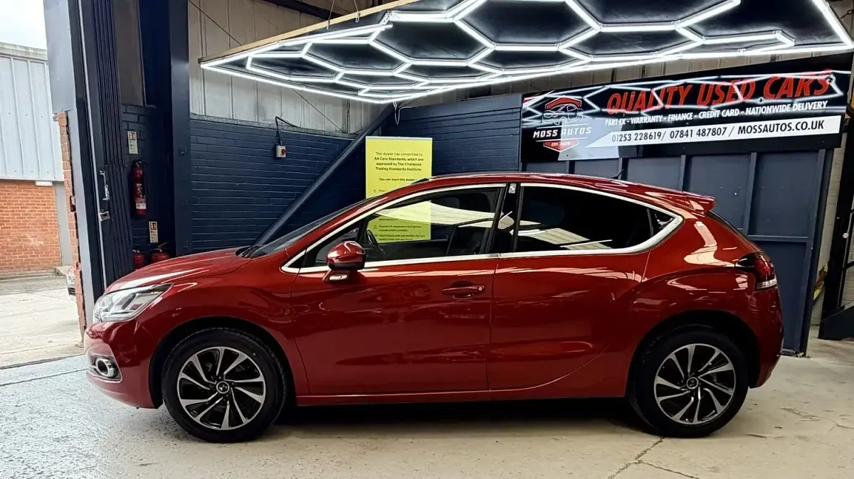 Used DS Automobiles DS4 Elegance 120 HP (88 kW) 2016 Red Hatchback