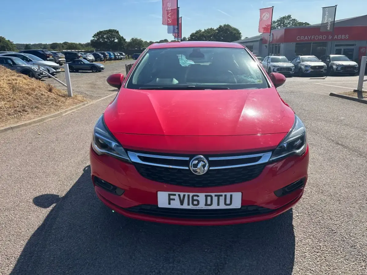 Used Vauxhall Astra Elite 150 HP (110 kW) 2016 Red Hatchback