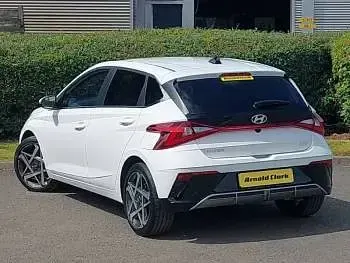 Used Hyundai i20 Premium 100 HP (73 kW) 2024 White Hatchback