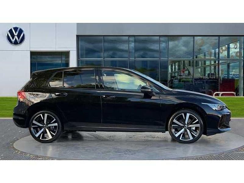 New VW Golf VIII 204 HP (150 kW) 2025