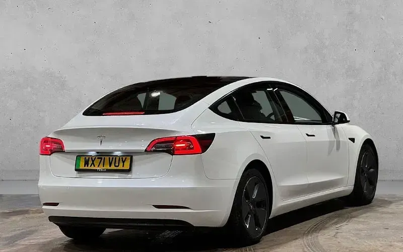Used Tesla Model 3 Standard Range 366 kW (498 HP) 2021 White Sedan