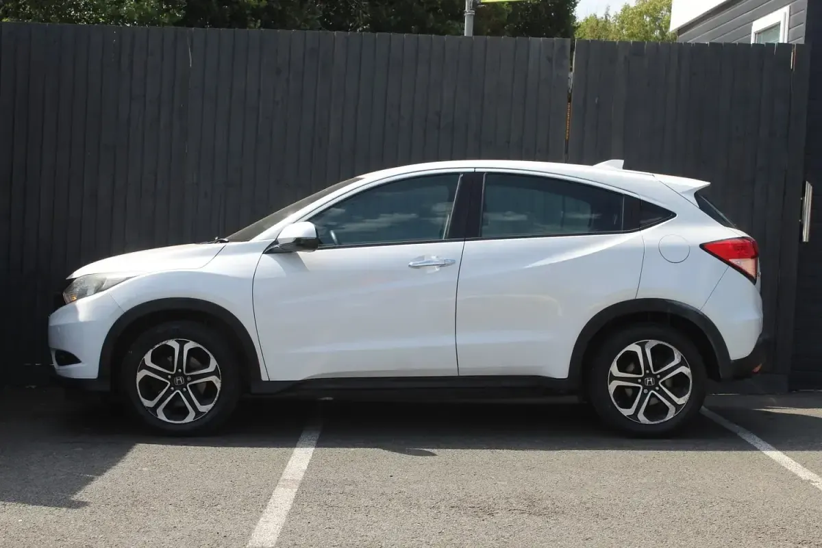 Used Honda HR-V SE 120 HP (88 kW) 2015 White SUV