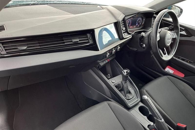 Used Audi A1 Design 95 HP (69 kW) 2021 Shell white SUV