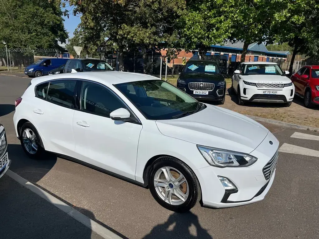 Used Ford Focus Zetec 120 HP (88 kW) 2018 White Hatchback