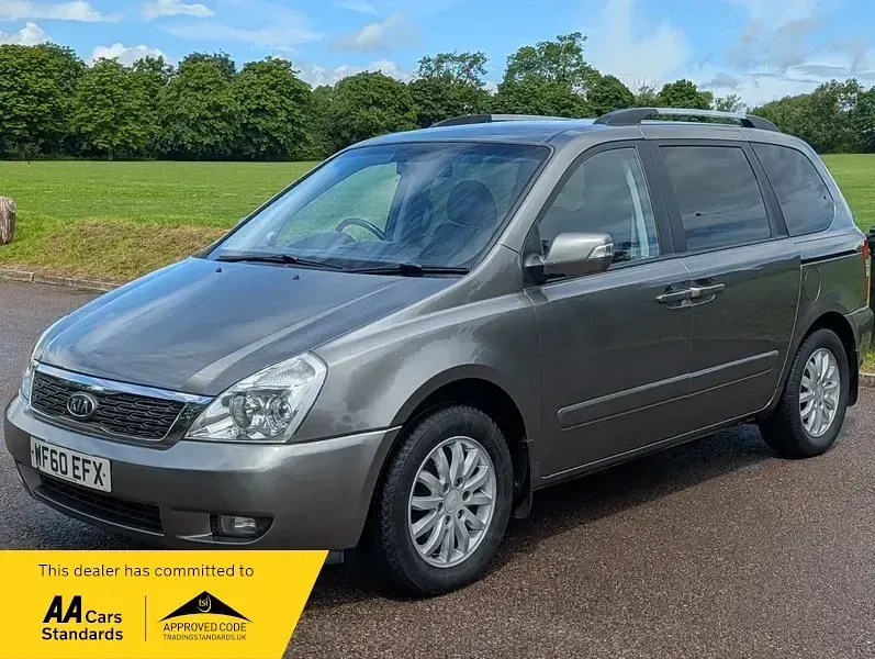 Used Kia Sedona 192 HP (141 kW) 2010 Silver MPV