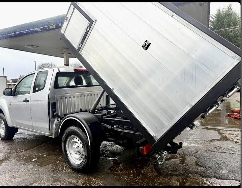 Usado Isuzu D-Max 164 HP (120 kW) 2019 Prateado Pickup