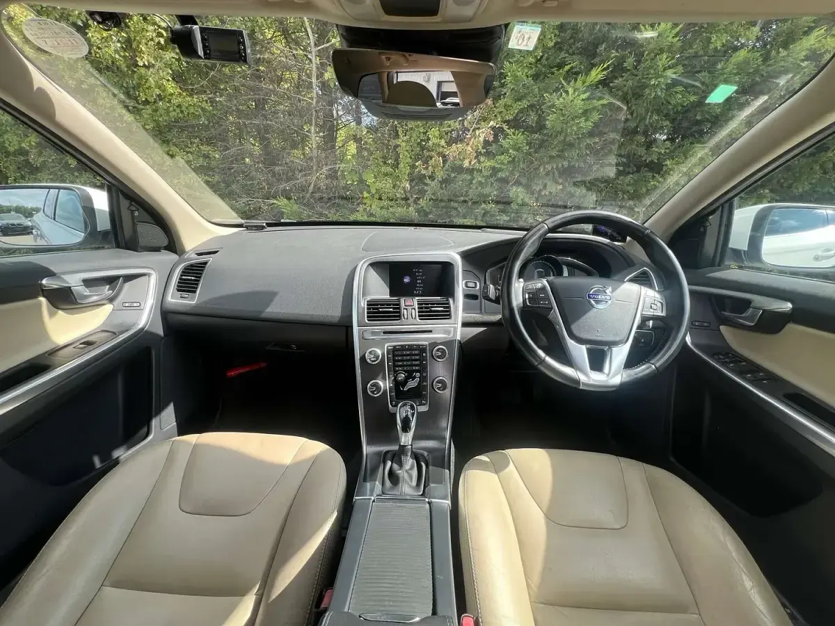 Used Volvo XC60 SE 190 HP (139 kW) 2015 White SUV
