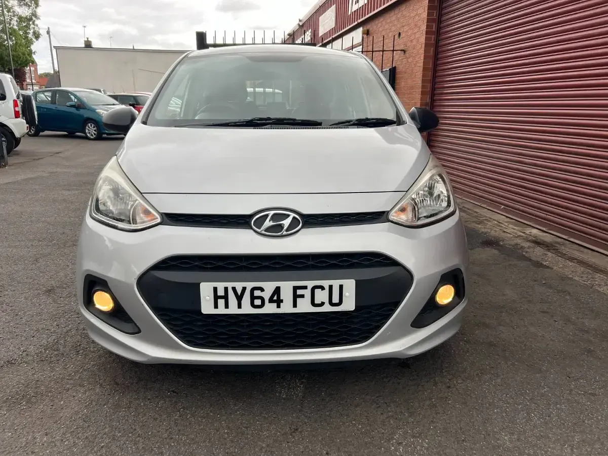 Used Hyundai i10 67 HP (49 kW) 2014 Silver Hatchback
