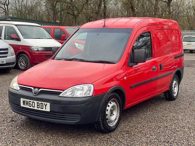 Used Vauxhall Combo 75 HP (55 kW) 2011 Red MPV