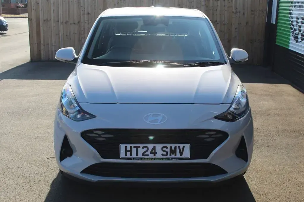 Used Hyundai i10 Advanced 63 HP (46 kW) 2024 Grey Hatchback
