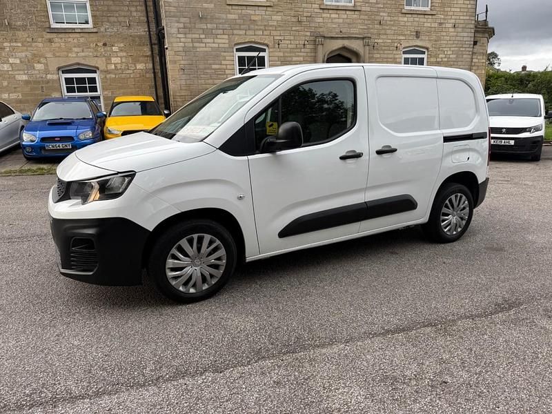 White Used 2019 Peugeot Partner MPV | £4,200 - Image 1/4