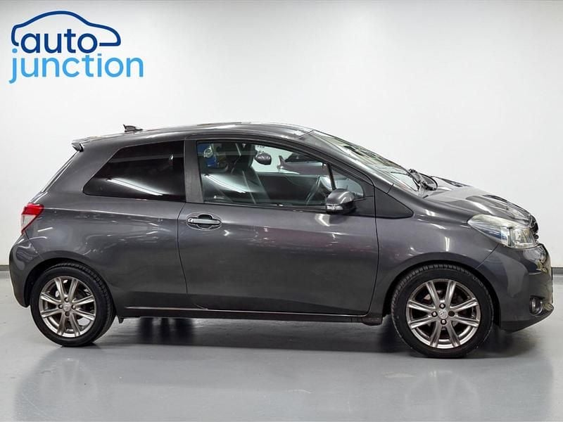 Used Toyota Yaris SR 99 HP (72 kW) 2012 Grey Hatchback
