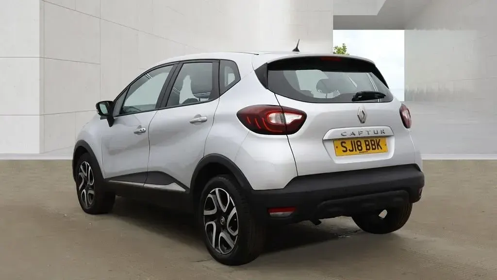 Used Renault Captur Dynamique 90 HP (66 kW) 2018 Silver SUV