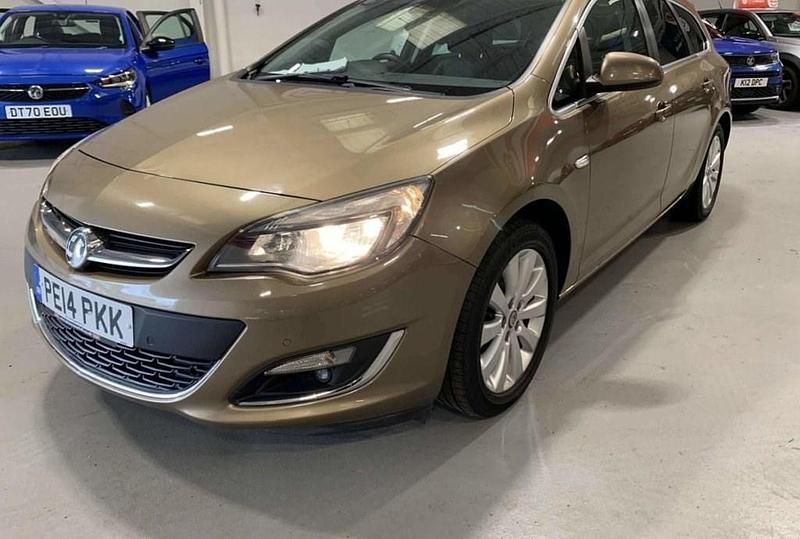 Used Vauxhall Astra Elite 165 HP (121 kW) 2014 Brown Estate