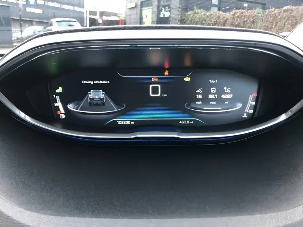 Used Peugeot 3008 GT-line 120 HP (88 kW) 2018 White Hatchback