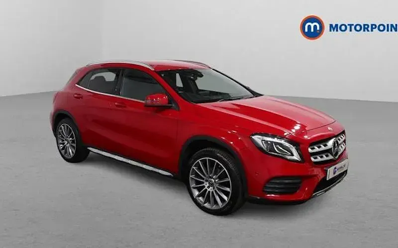 Usado Mercedes GLA180 AMG line 122 HP (89 kW) 2019 SUV