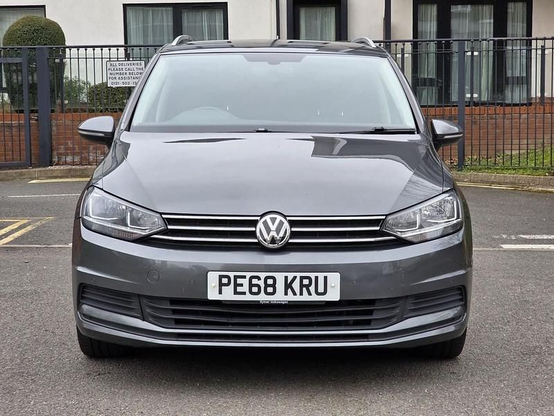 Begagnad VW Touran SE 110 HK (80 kW) 2018 Grå Minibuss